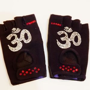 SWAROVSKI OM 🕉️ EMBELLISHED EXERCISE GLOVES, SM